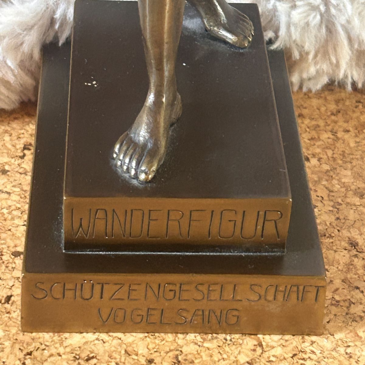 Skulpturen & Statuen: Bronzefigur Schützengesellschaft , Vogelsang 1934 – Gebraucht aus Laufen von belleskulptur 1