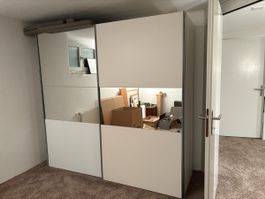 Kleiderschrank