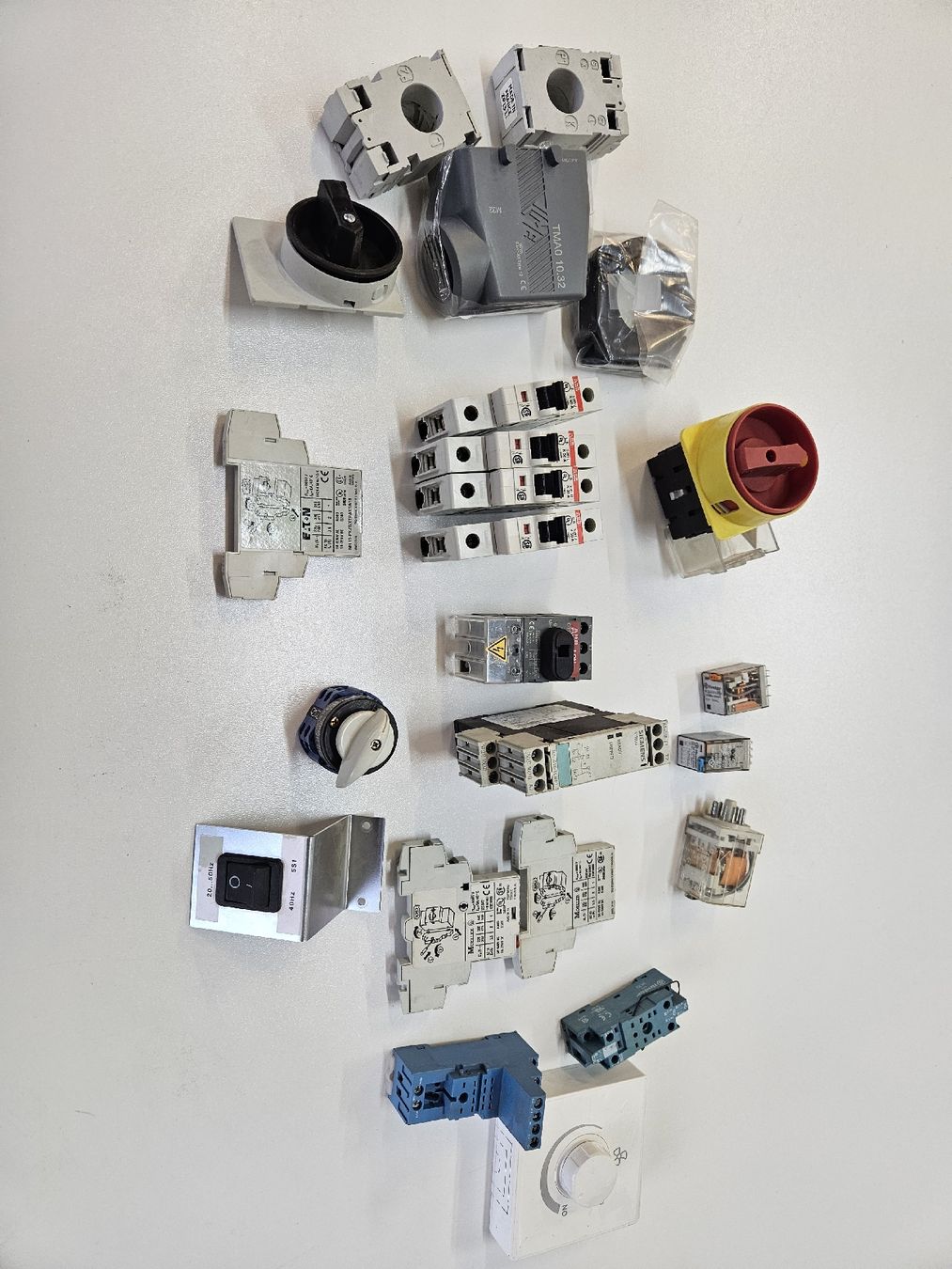 Interruttori: elektromaterial  – Usato da Regensdorf venduto da Zem003 3