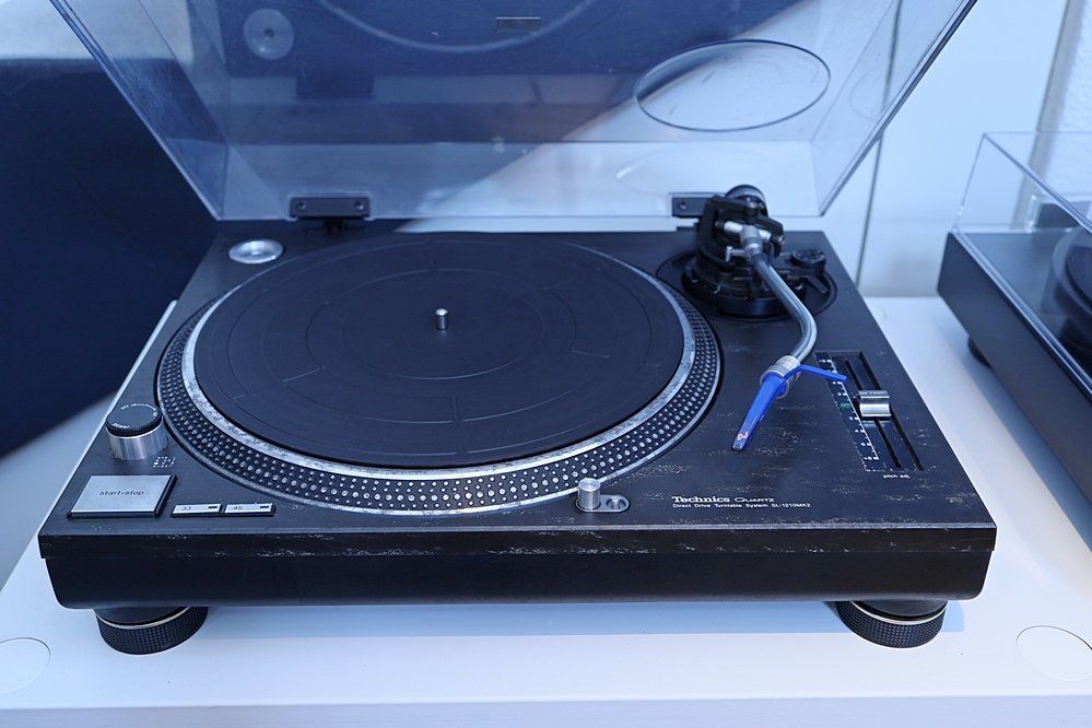 Technics Tourne-disques: Technics SL1210 MK2 – D'occasion à Luzern par Hifipro 1