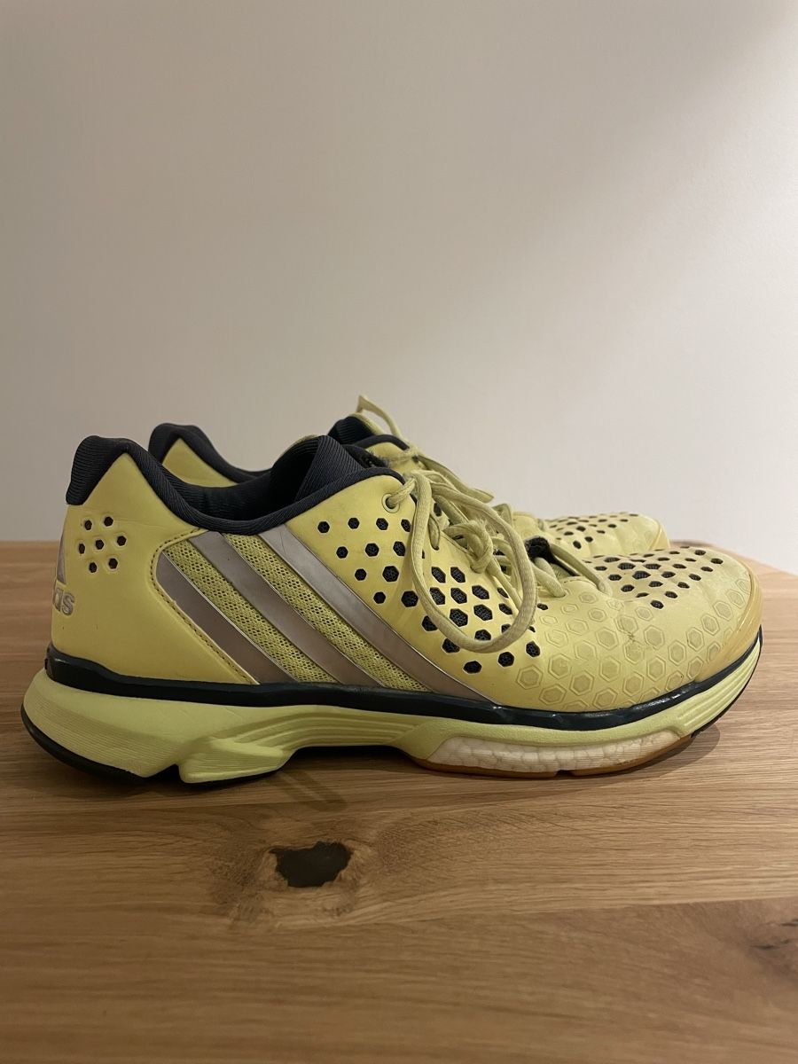 Adidas Damenschuhe: Adidas Hallenturnschuhe – Gebraucht aus Chur von buc_6tcp