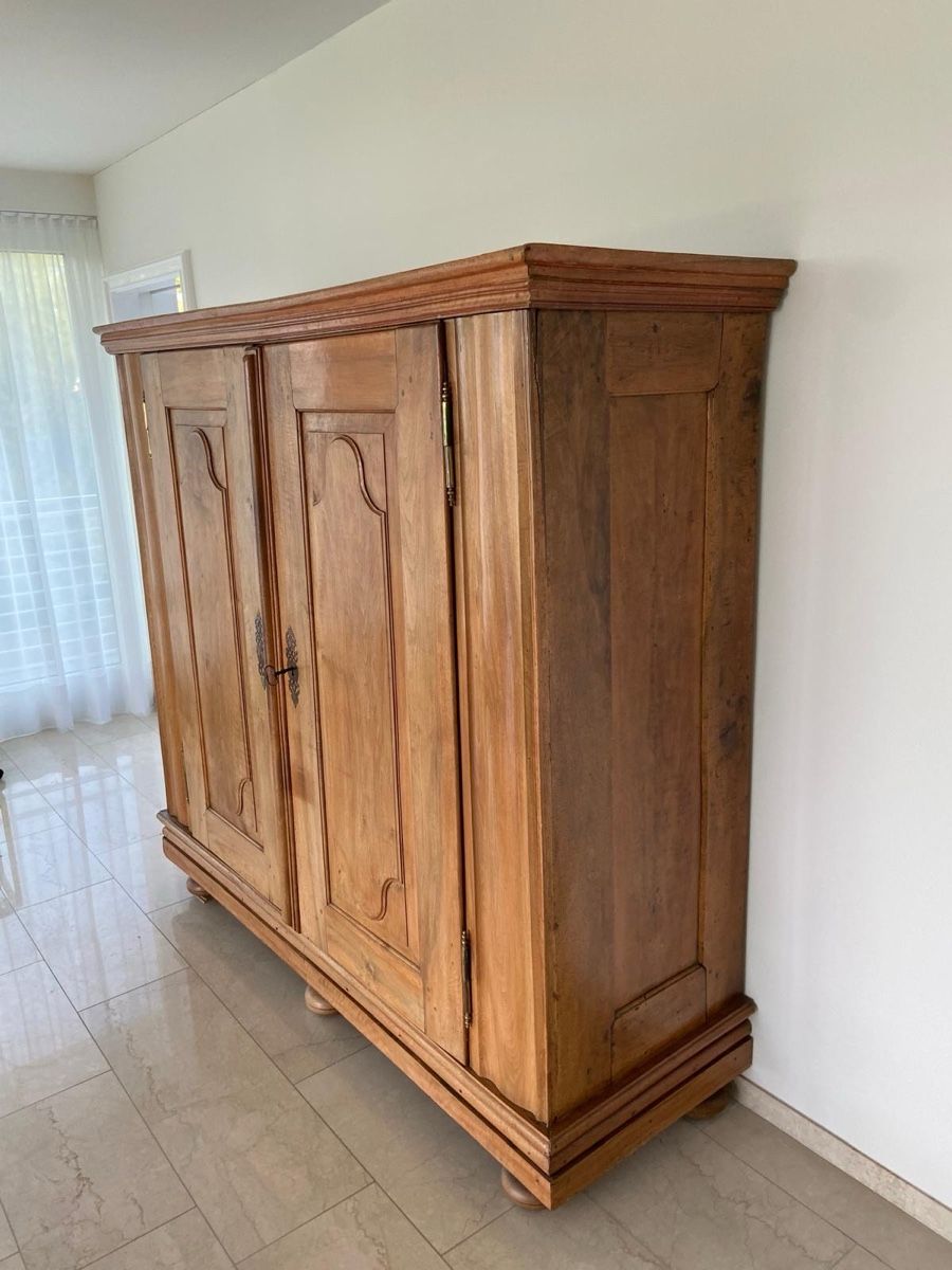 Armoires: Holzschrank mit Türen gebraucht – D'occasion à Unterstammheim par LMTECH90