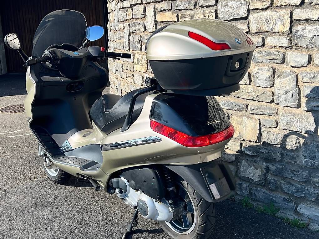 Scooters: Piaggio X8 - 200 – D'occasion à Hünibach par umai