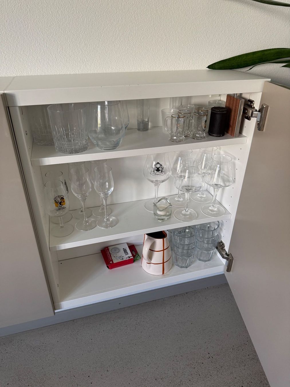 Ikea Commodes: Sideboard Besta Ikea, beige/weiss – D'occasion à Zürich par Saskia125 9