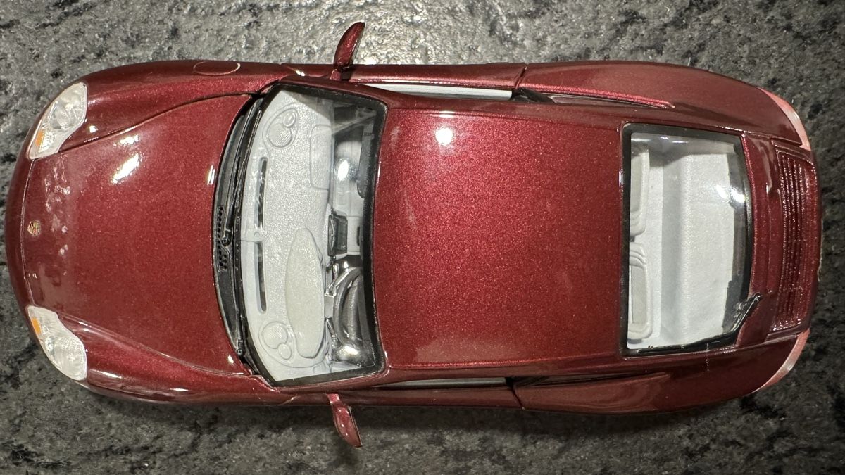 Bburago Modellini d'auto: Porsche 996 Carrera 4 1/18 – Usato da Saillon venduto da Tom78vs 4