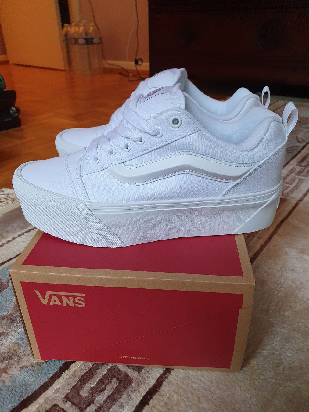 Vans Chaussures femmes: Baskets Vans plateforme blanches neuves, taille 39 – Neuf avec emballage d'origine à Grand-Lancy par kri_qk5y 1