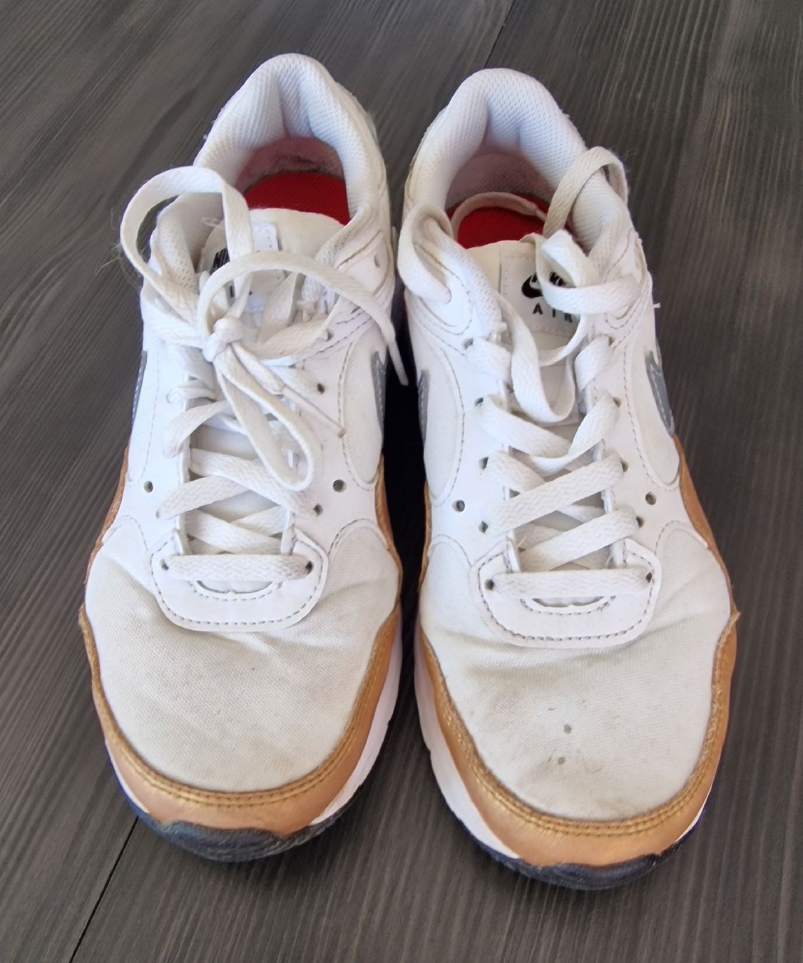 Nike Scarpe per ragazze: Nike Sneaker, Grösse 37,5, Weiss/Gold  – Usato da Safenwil venduto da JayRunaway 2