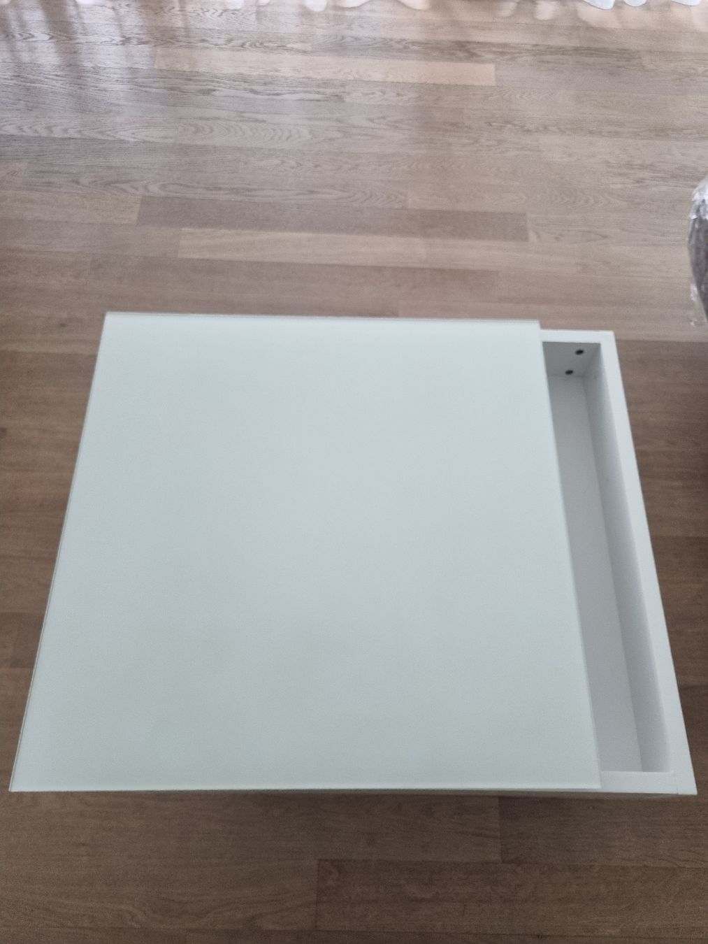 Tavoli: Weisser Couchtisch mit Glasplatte und Schublade – Usato da Luzern venduto da Milena345 3