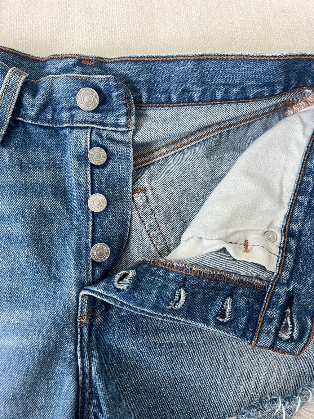 Levi's Jeans: Jeans Shorts Levi Strauss & Co, hell-blau, Grösse: 26 – Gebraucht aus Ebikon von jogger69 3