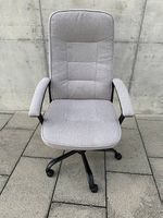 Bürostuhl mit Rollen