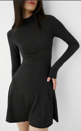 Graues Bershka Frühlingskleid grunge