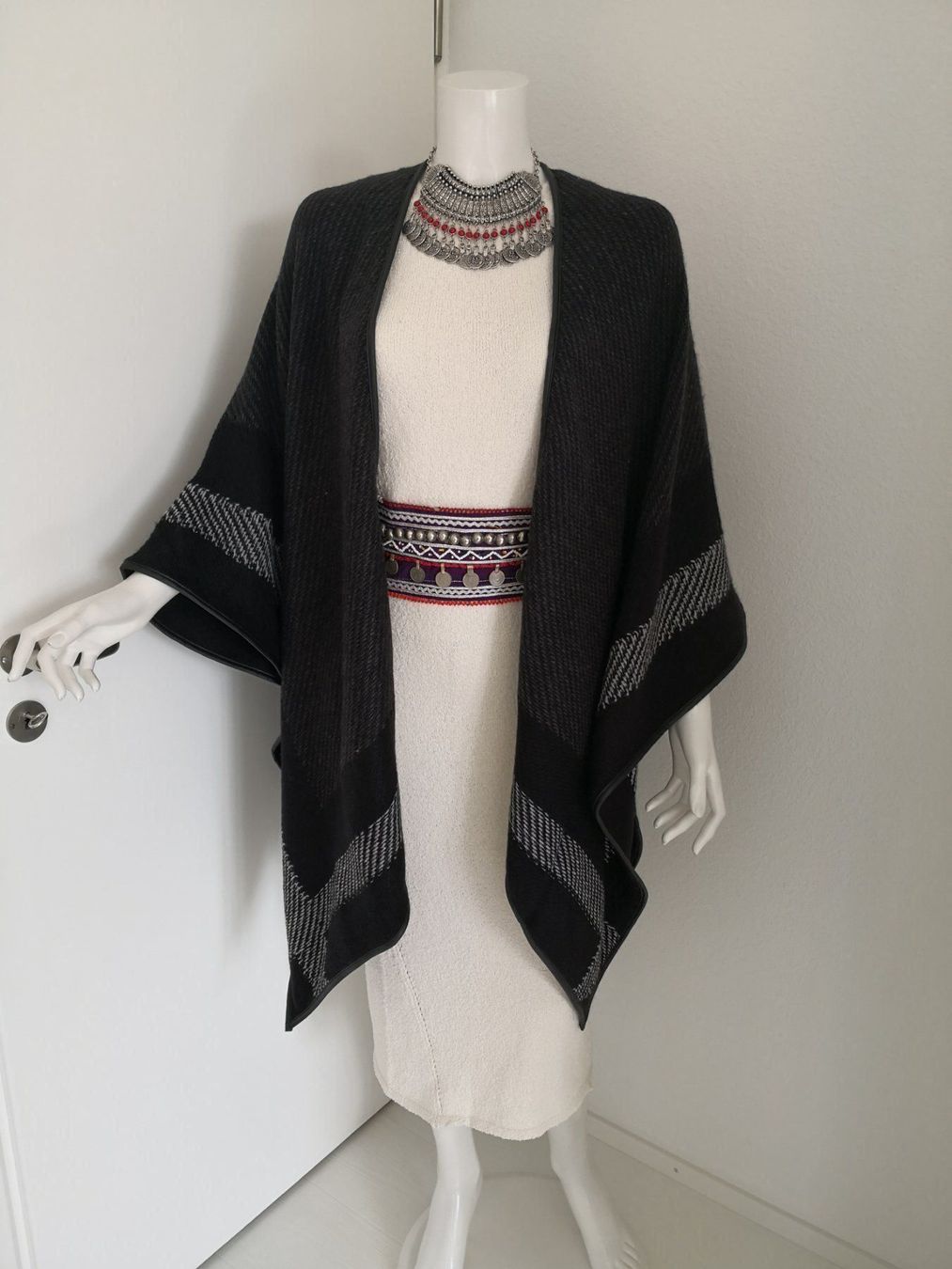 Mango Giacche: 🤩MANGO STRICK-PONCHO SCHWARZ NEU & PRADA P. – Nuovo (secondo la descrizione) da Olten venduto da Naja-Twins-Twins 1