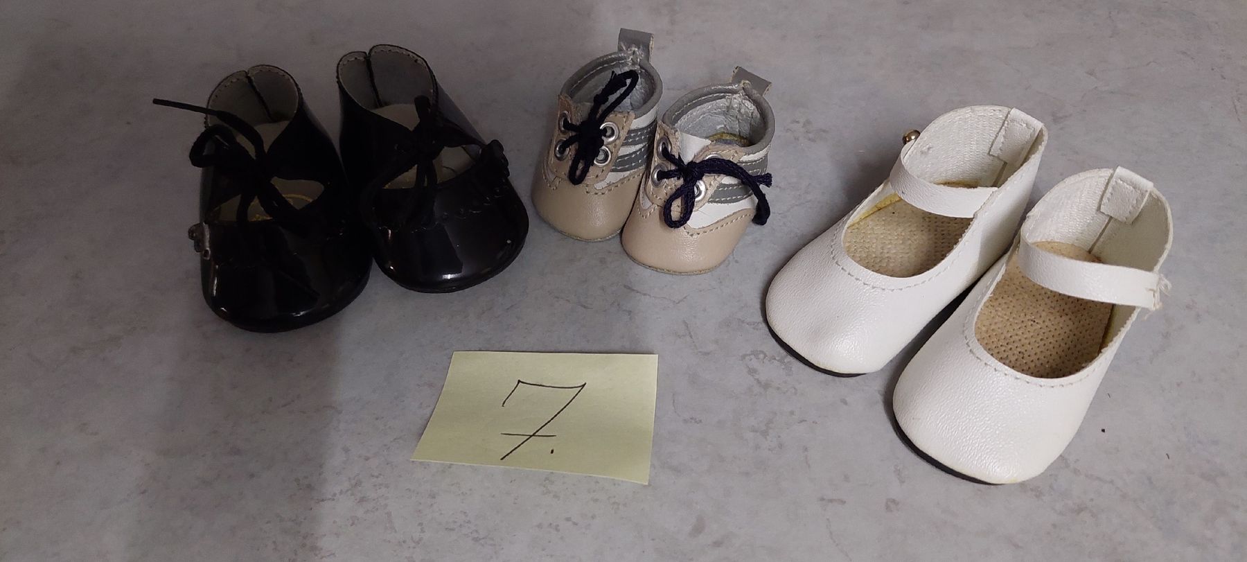Bambole: Puppenschuhe  – Usato da Muri AG venduto da nindo1