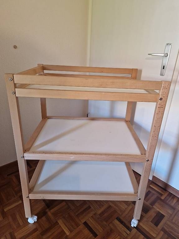 Wickeltisch & Zubehör: table à langer – Gebraucht aus Vevey von jemaro