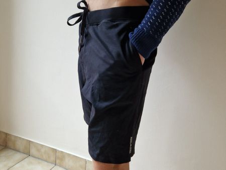 Short Yoga Crow noir, modèle "Swerve Shorts", Large