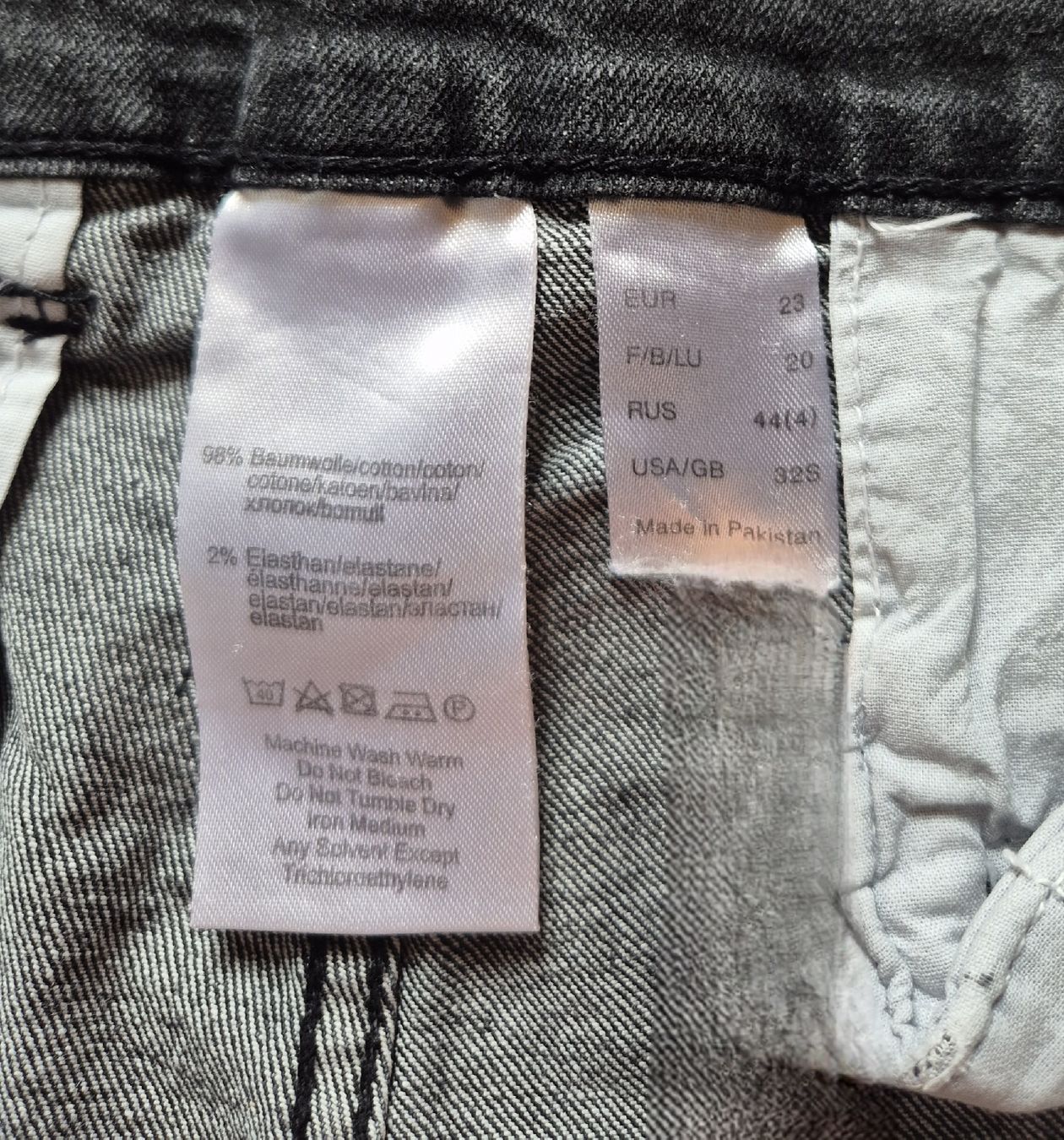 Jeans: Schwarze Jeans (Gr. 23) – Usato da Gams venduto da tischi97 3
