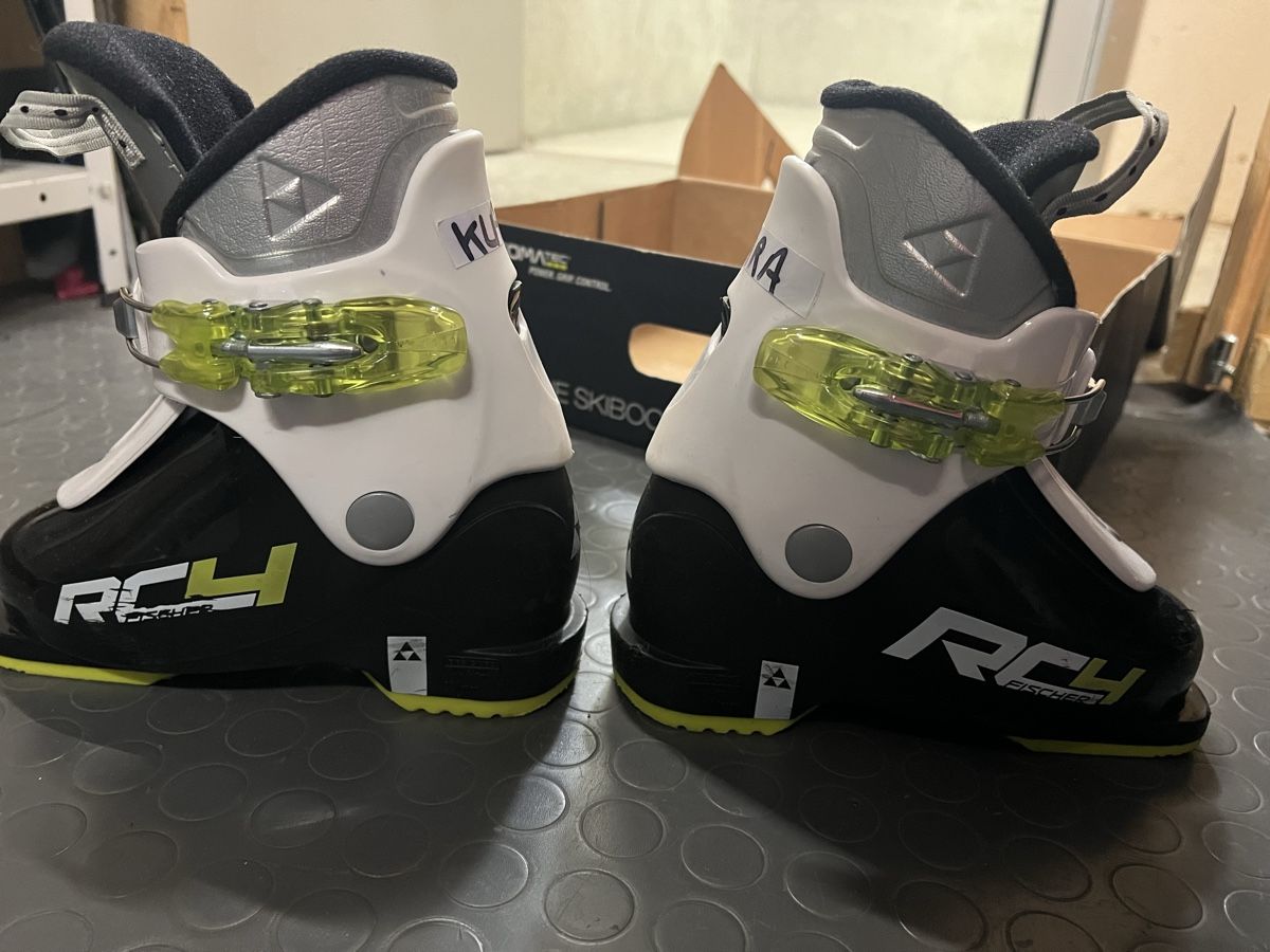 Fischer Schuhe für Jungen: Fisher rc4 kinder 17.5 – Gebraucht aus WINTERTHUR von olivierhzurich