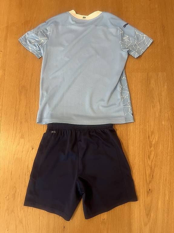 Maillots de corps & Pantalons: Maillot de football  – D'occasion à Savigny par Rafael_Frach 3
