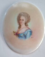 Schöne Miniatur Portrait auf Porzellan unten r. signiert