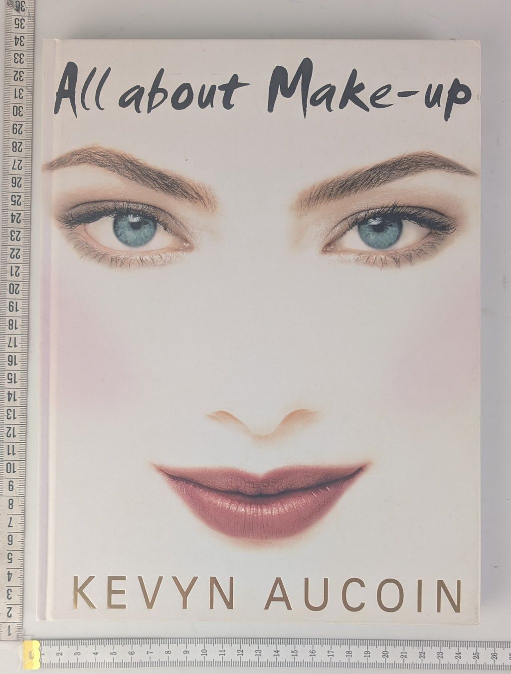 Livres: Kevyn Aucoin - All about Make-up – D'occasion à Zürich par axolottchen