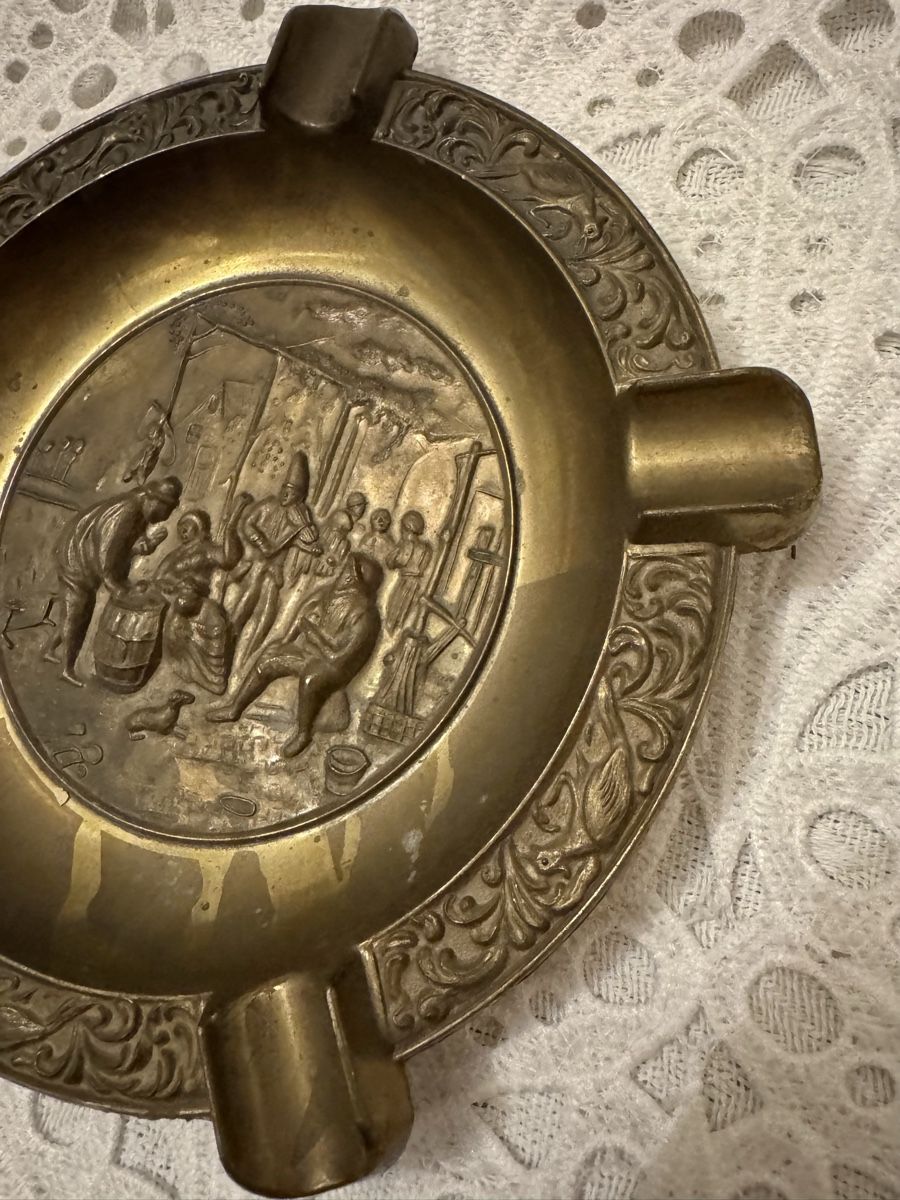 Portacenere: Alter Aschenbecher mit Relief Vintage 20cm Dm – Usato da Frenkendorf venduto da Only1 2