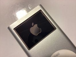 Vintage Apple iPod 2 GB