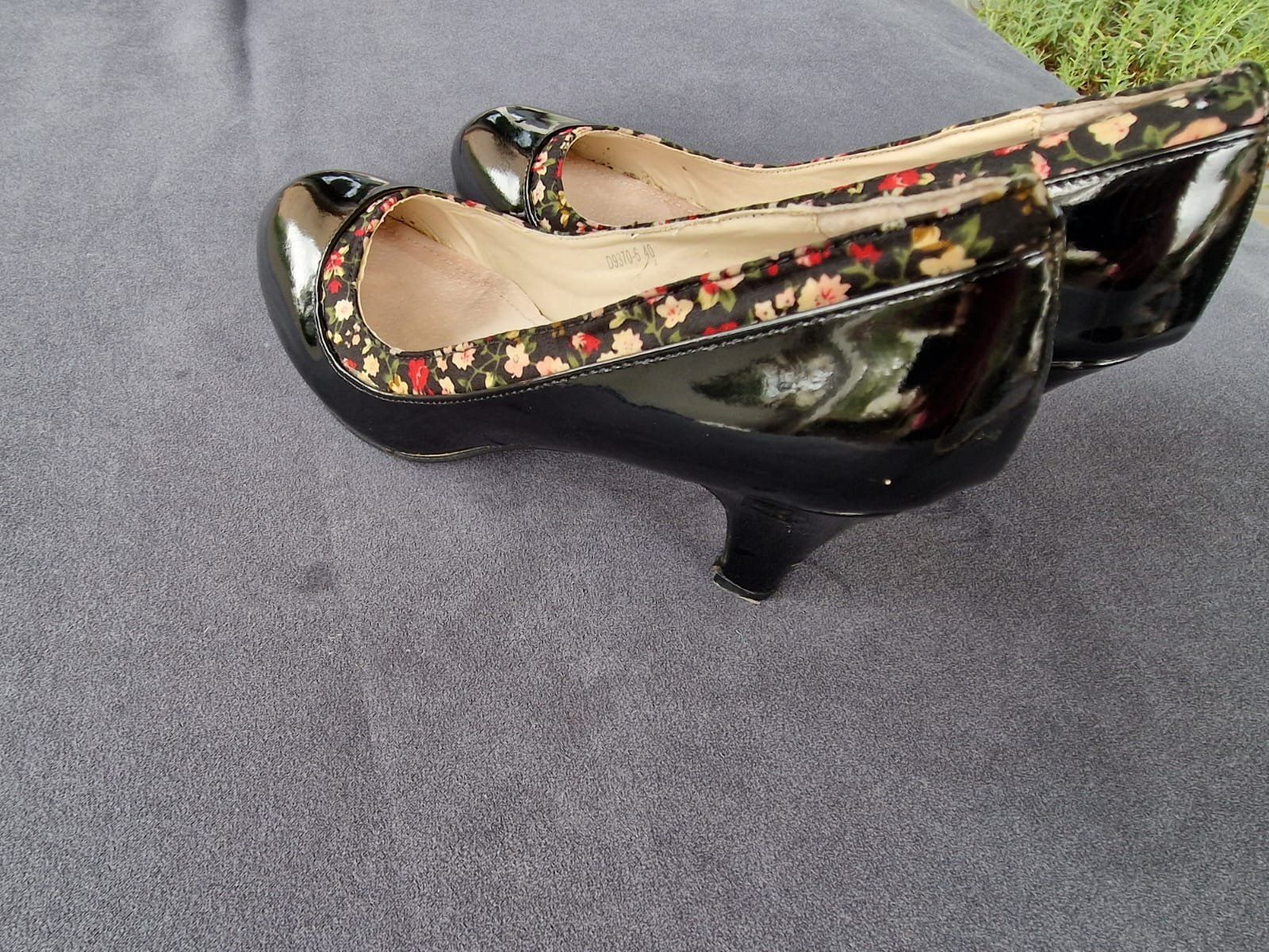 Scarpe da donna: Dirndlschuhe Schwarz mit Blumenrand – Grösse 40 – Usato da Zumikon venduto da pat_m55d 4