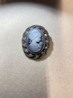 Vintage Cameo Brosche mit Strass - Eleganter Schmuck!