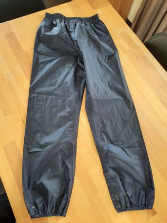 Decathlon Regenhose, Gr. 151-160 cm, Top Zustand!