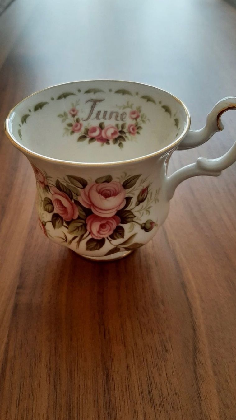 Royal Albert Set di piatti: Royal Albert: Tee/Kaffee 12er Set / Komplettservice – Nuovo (secondo la descrizione) da Zürich venduto da bytsan 2