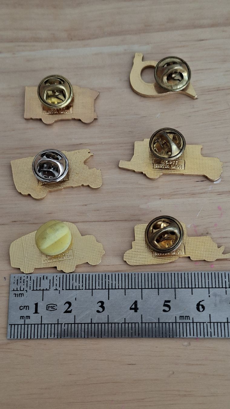 Plaketten & Abzeichen: 6 Pins Postauto und Posthorn  – Gebraucht aus Kriens von Wolly85 1