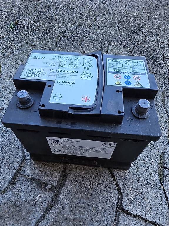 BMW Batterie: BMW Autobatterie AGM mit 60Ah – Usato da St. Gallen venduto da Meziu 1