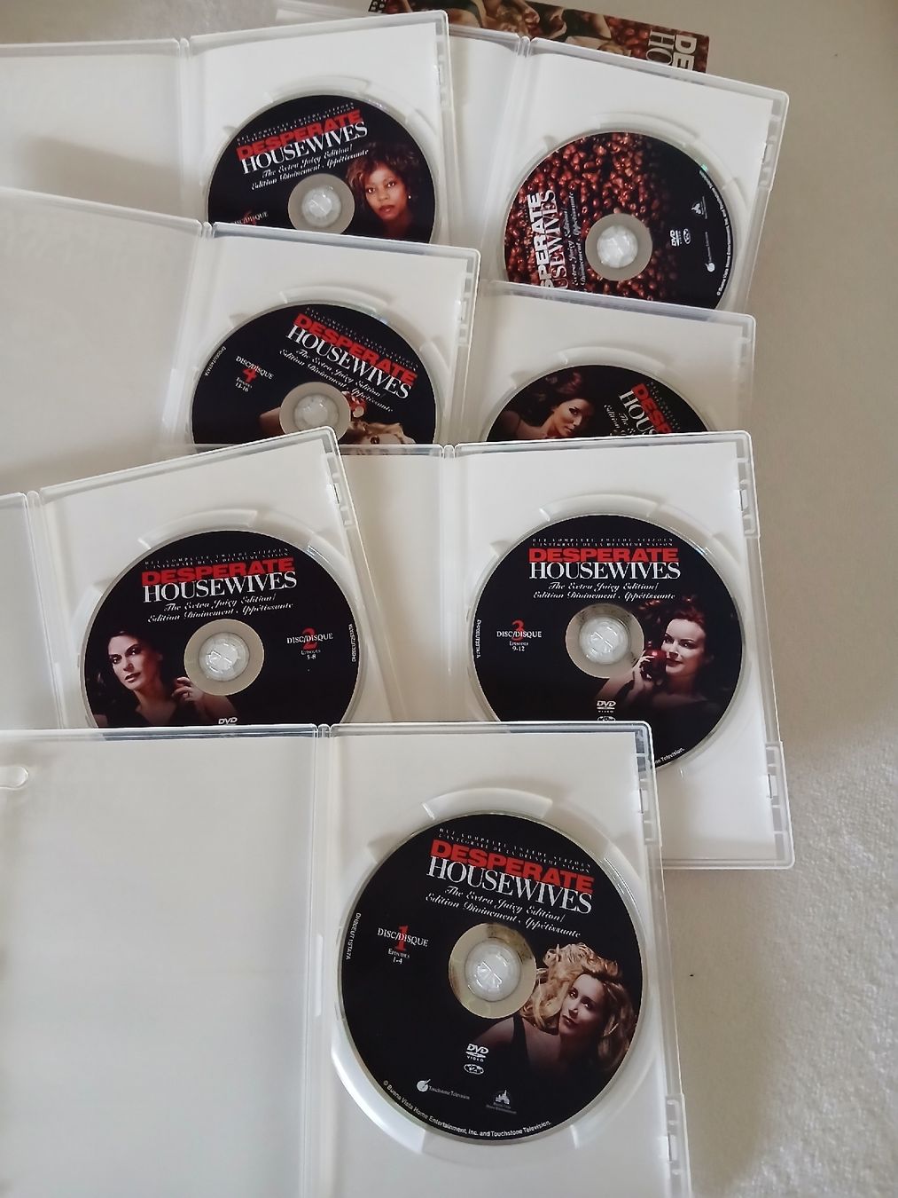 Tutti i DVDs: Desperate Housewives saisons 1 et 2 – Usato da Biel/Bienne venduto da Monhub 3