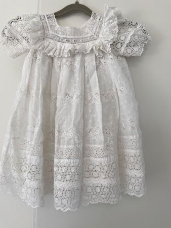 Antikes Kinderkleid St. Galler Spitze