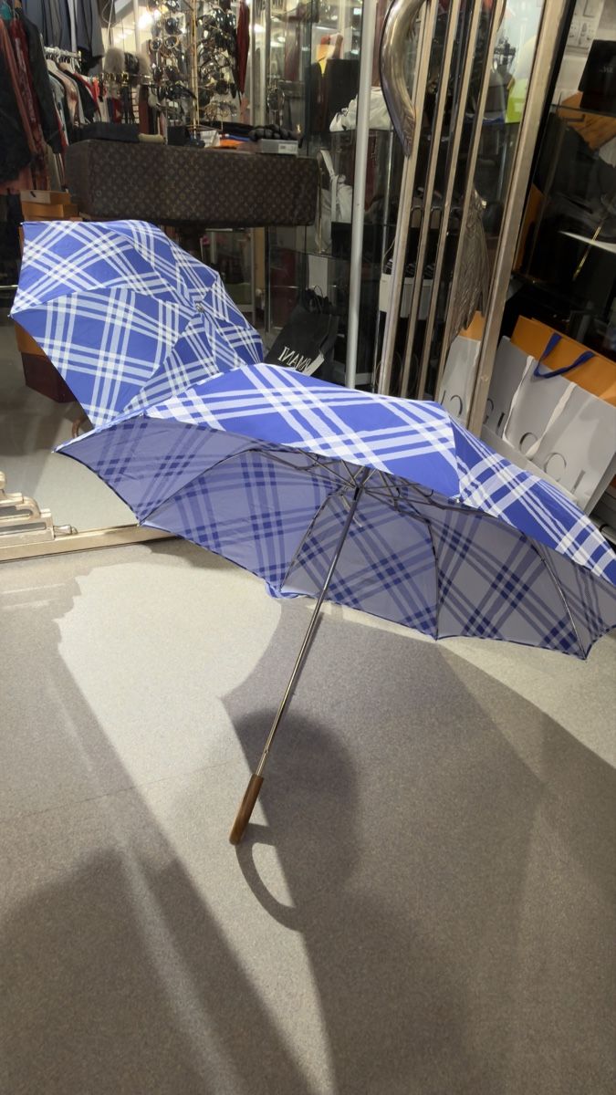 Burberry Ombrelli: Burberry Schirm, blau/weiss kariert – Nuovo e nell'imballaggio originale da Lachen SZ venduto da HelvetiaLuxury 9