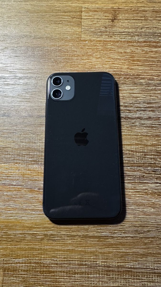Apple Telefoni cellulari / Smartphones: iPhone 11 noir avec accessoires, bon état – Usato da Granges-de-Vesin venduto da Dricce36001 2