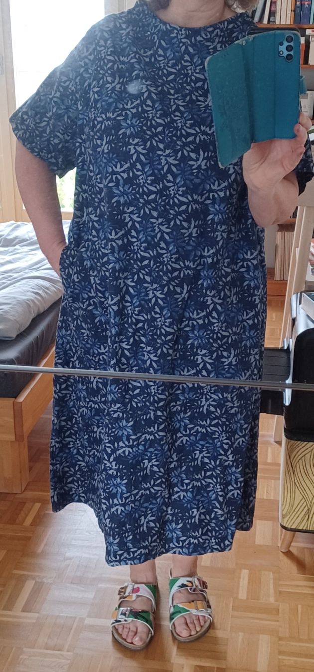 Vestiti: Kleid Gr 46/48, dunkelblau gemustert – Nuovo (secondo la descrizione) da Zürich venduto da Miniskus 1