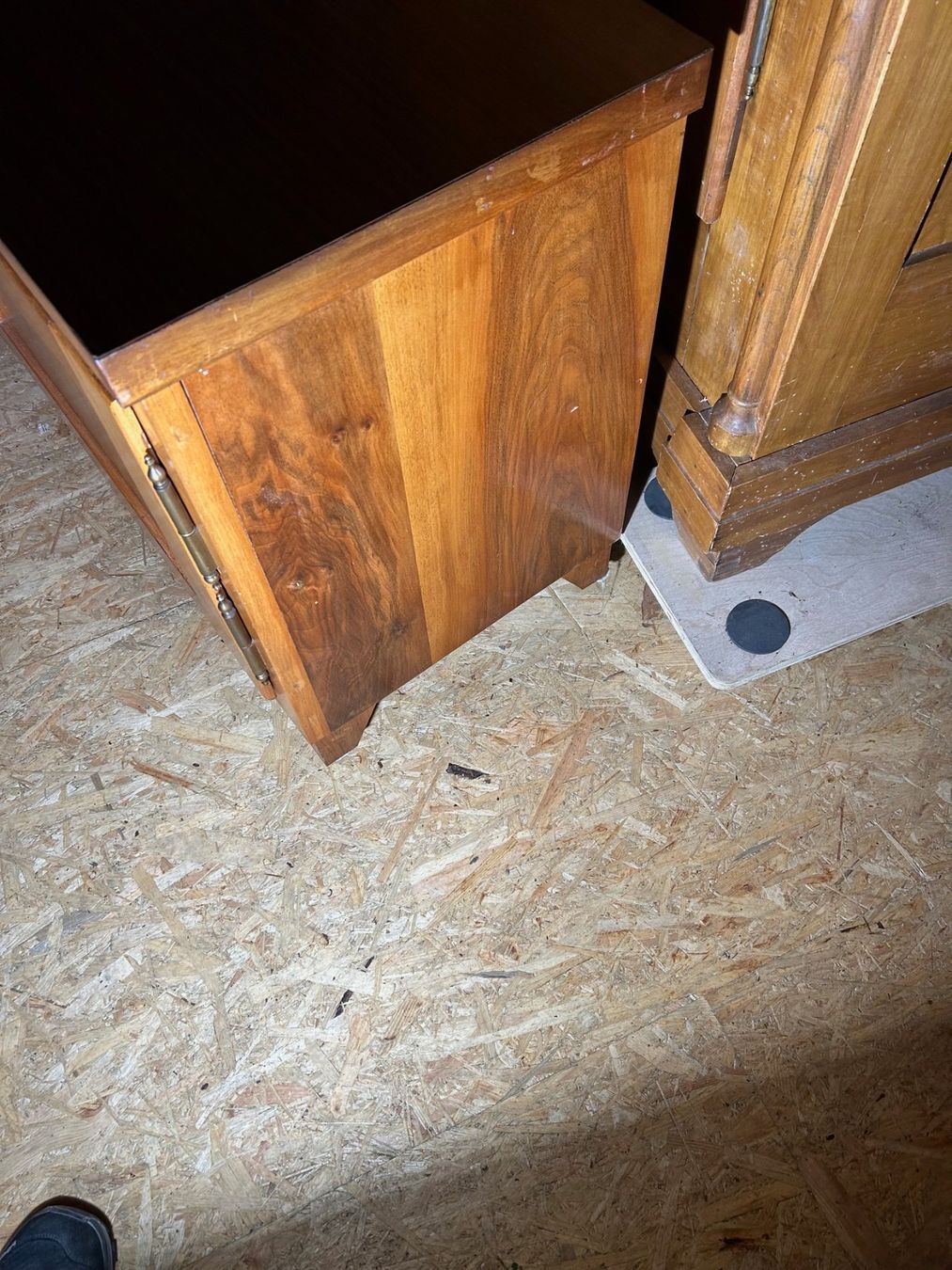Cassettiere: Antikes Nussholz Sideboard Kommode Anrichte Vintage – Usato da Koblenz venduto da Rbaldinger54 2