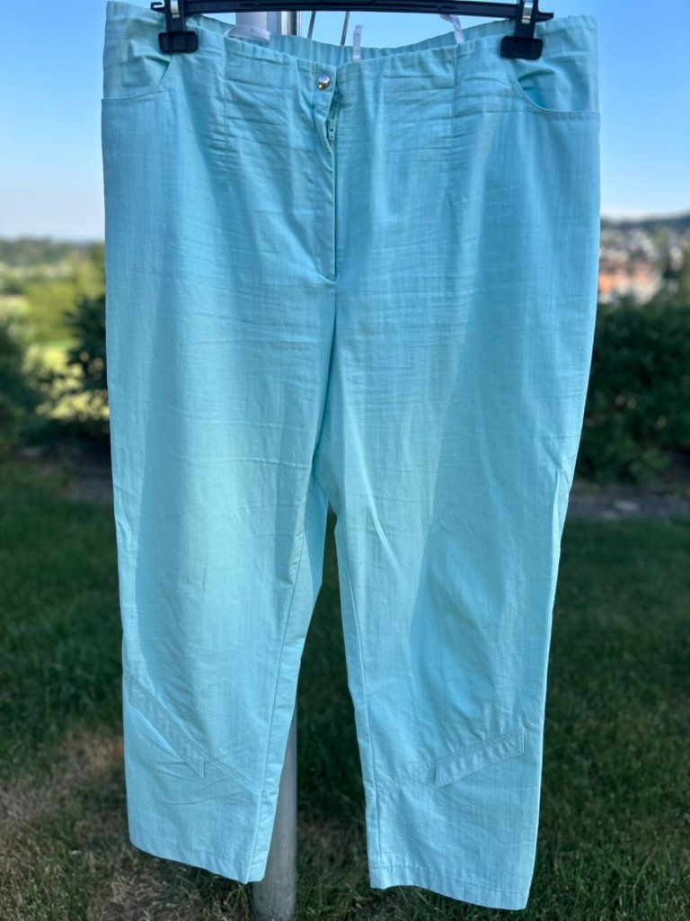 Monnalisa Pantalons: Hose in Gr.50, hellblau – D'occasion à Russikon par Pebblybeach
