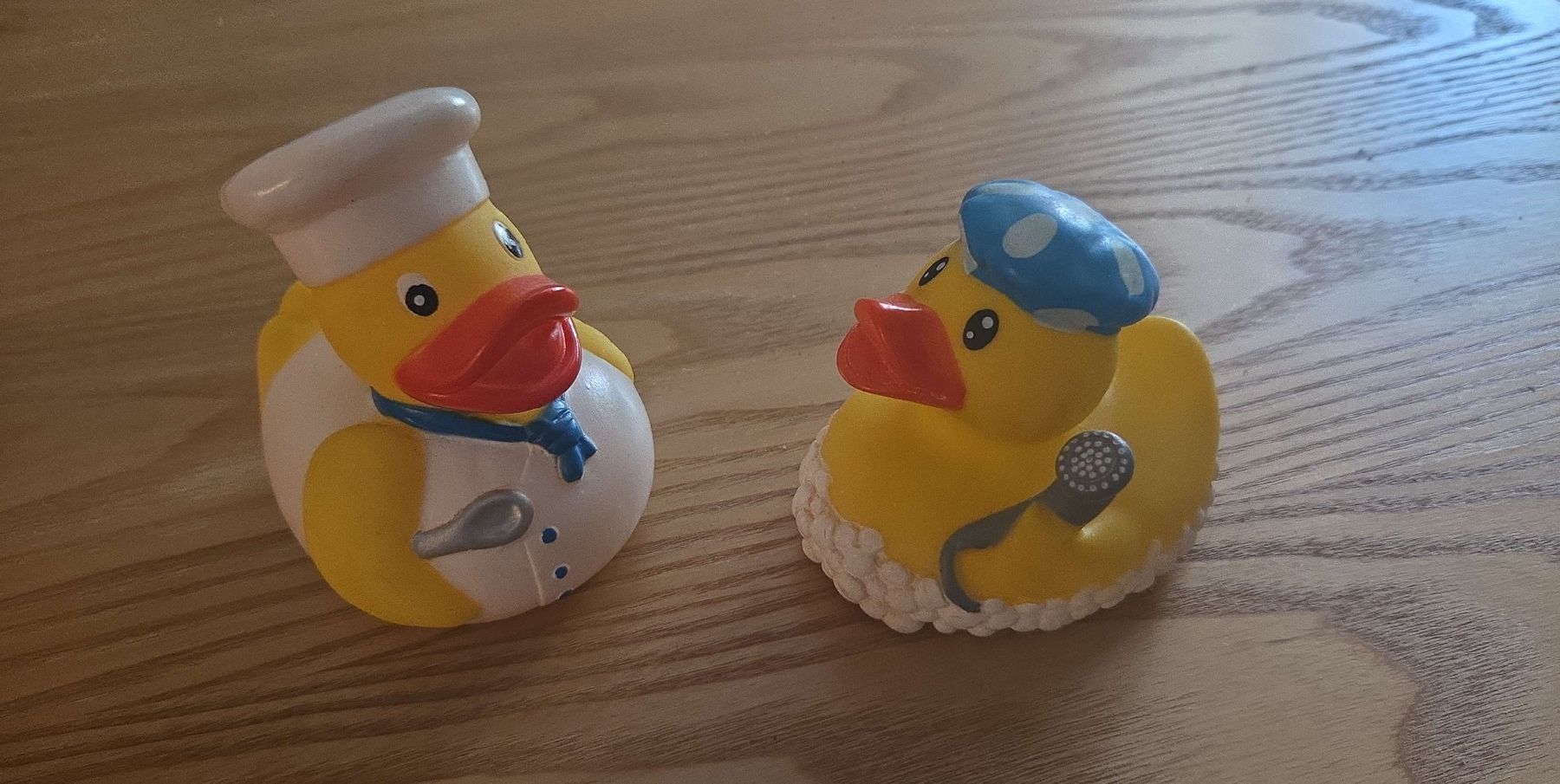 Statuette: 2 Quietscheentchen Badeentchen Schaumbad, Koch – Usato da Winterthur venduto da trst