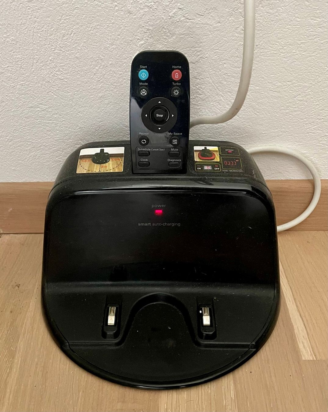 LG Aspirapolveri & Accessori: LG Smart HOM-BOT SQUARE – Usato da Hermrigen venduto da Rolflesgolf 5