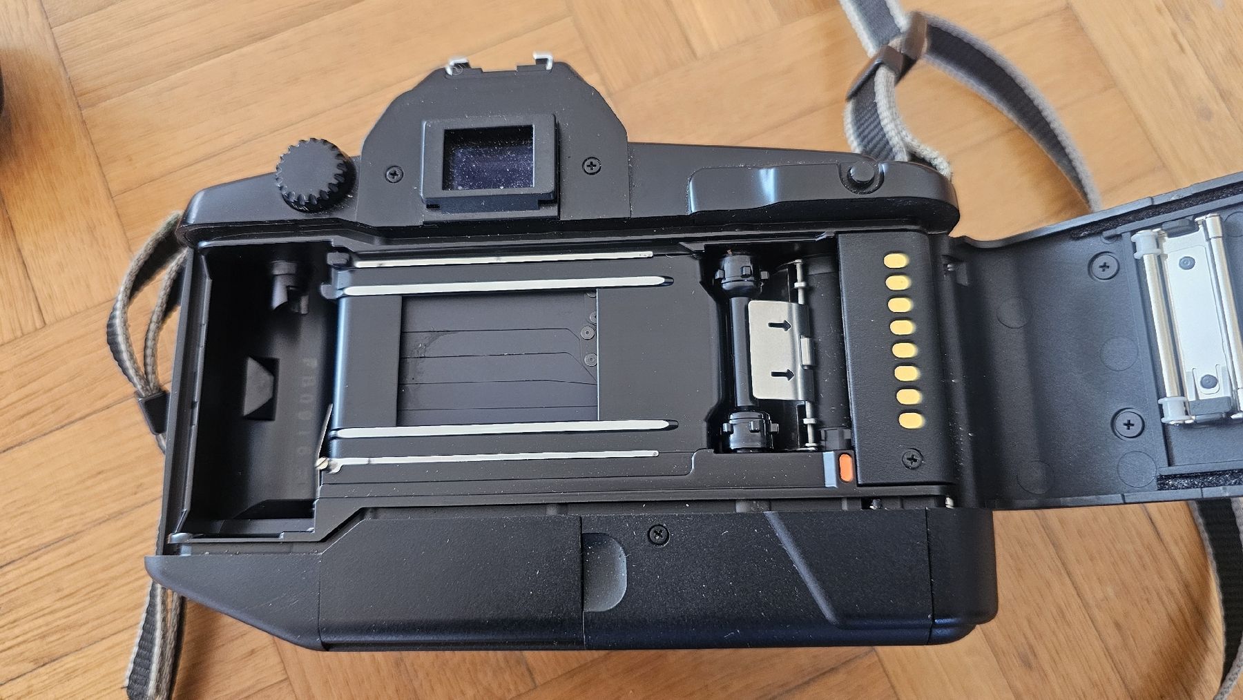 Canon Kamera: Canon EOS 650, Spiegelreflexkamera, analog, ohne Objektiv – Gebraucht aus Bottmingen von Jbilli 4