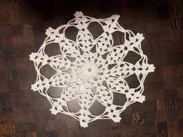 Gehäkelte Tischdecke weiss Handarbeit neu