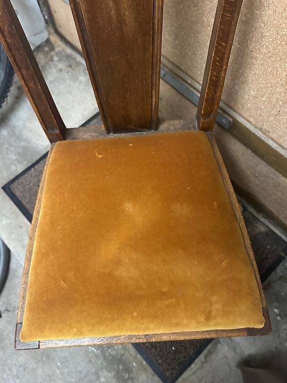 Chaises: Antiker Stuhl mit Stoffbezug – D'occasion à Au ZH par mar_pz57 2