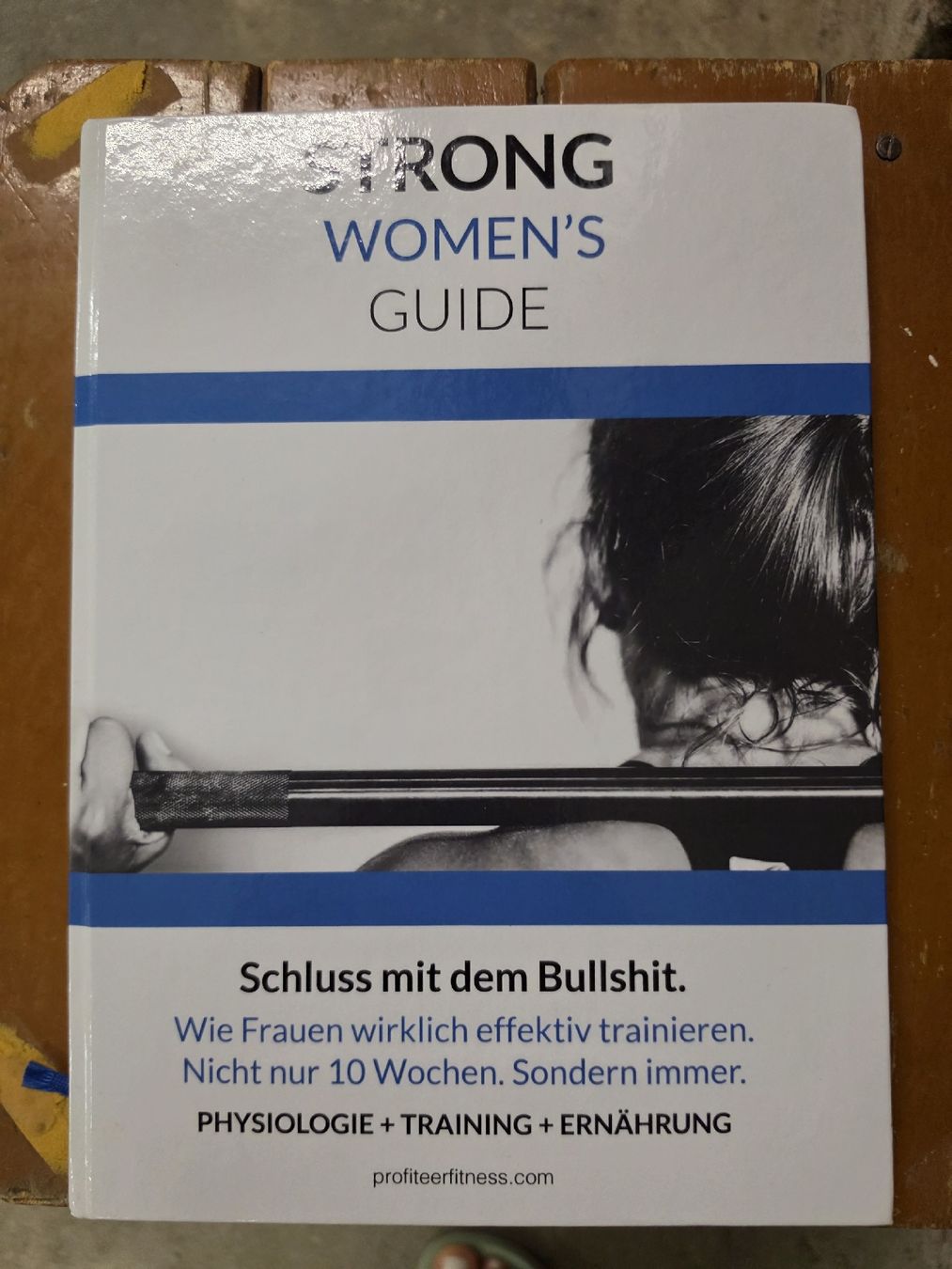 Bücher: STRONG WOMEN'S GUIDE – Neu (gemäss Beschreibung) aus Bern von Monaluna