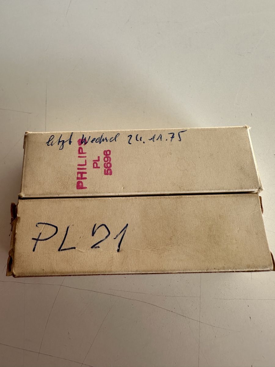 Philips Componenti elettronici: 2x Philips PL5696 Elektronenröhren mit OVP – Nuovo (secondo la descrizione) da Zetzwil venduto da ZB05 4