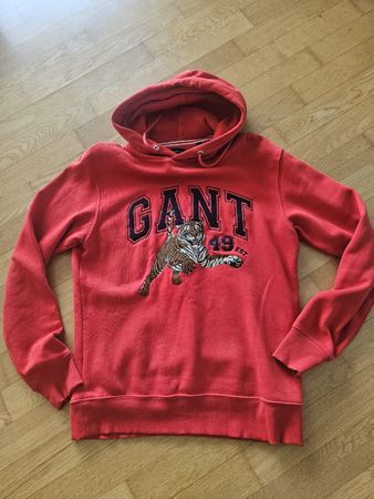 GANT Hoodie in rot Grösse S mit Tiger Applikation. Wie neu!