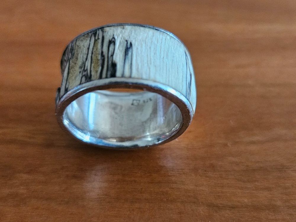 Anelli: Handgemachter Holz-Silber Ring, Unikat Schmuck – Usato da Ittigen venduto da Myriamstr 1