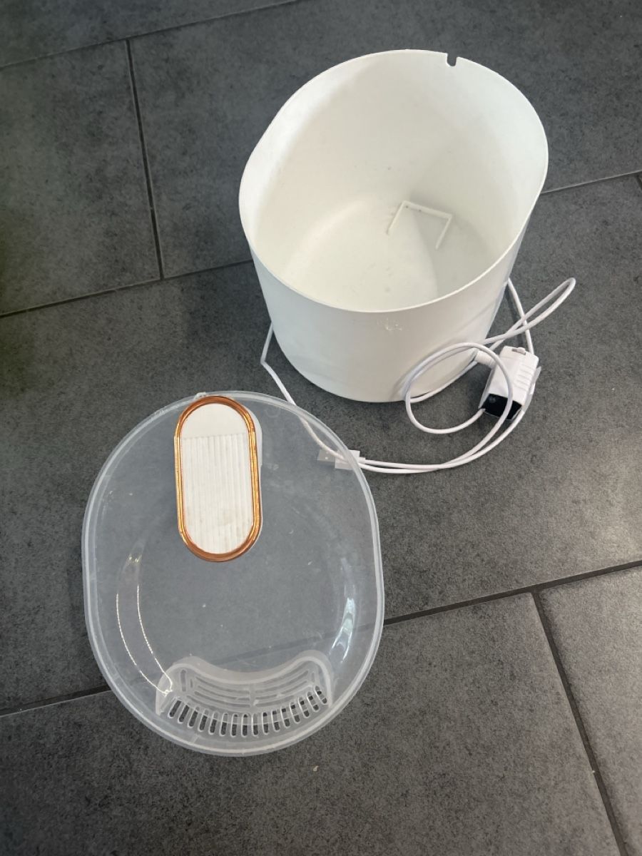 Stagni & Fontane ornamentali: Trinkbrunnen Katze Weiss mit USB Kabel  – Usato da Mühledorf SO venduto da Dania77 4