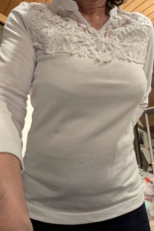 5 weisse Spitzenshirts zusammen Gr. 38/40